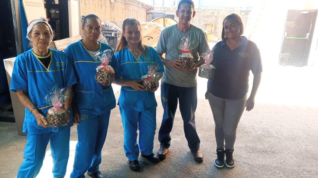 Equipo de trabajo de Mantenimiento Proman con su uniforme institucional